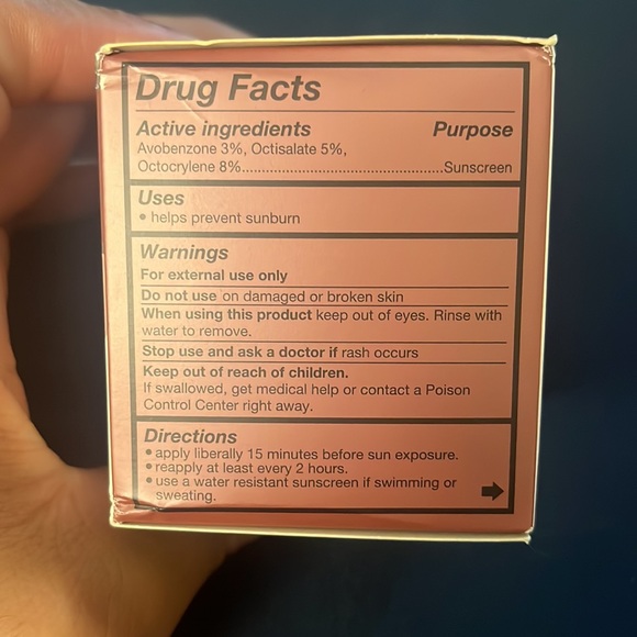 No 7 Restore and Renew Face & Neck Multi Action Day Cream SPF 30 - Picture 2 of 4